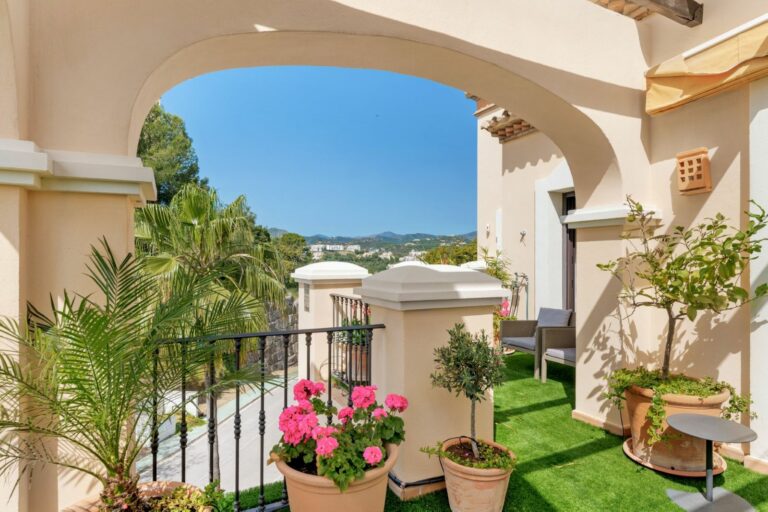 a43fd5077b49e75d5beac9a9a4f55020 - 11