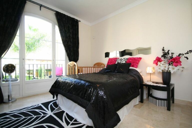 a584318a5254c2120ee7f0ab8cda9ce1 - 12