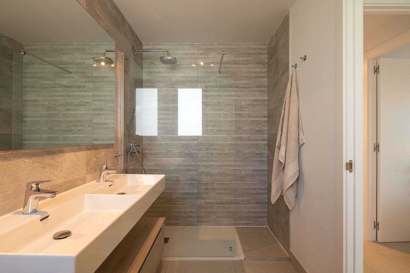 ab7858337054170ebebade6706ed9e4f - 16