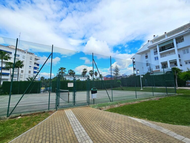 abe1444e1e4c05eddde5b8fb56865e55 - 15