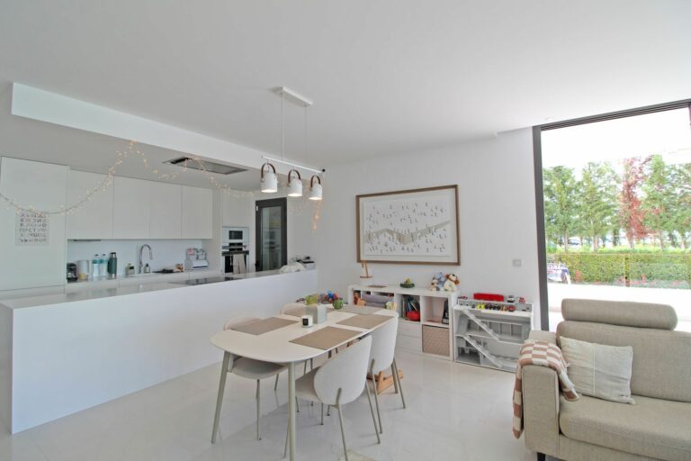 ac3c6255c5824aaf69852b4907af9798 - 5