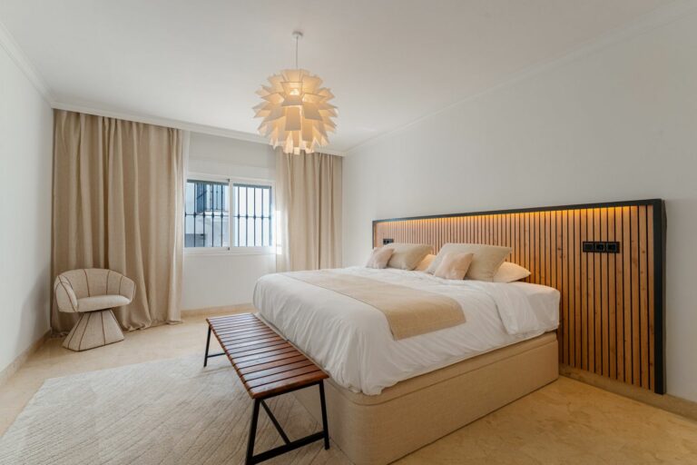 ae2e437b51b44167d4f74c324299326d - 12