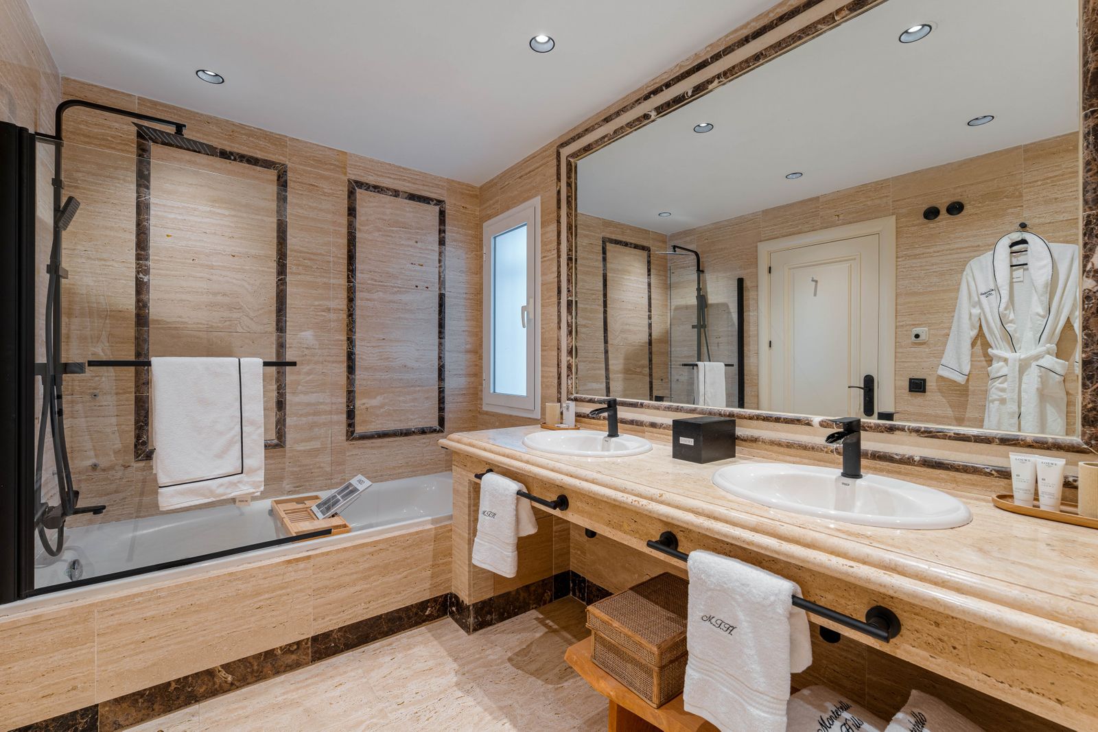 ae2e437b51b44167d4f74c324299326d - 13