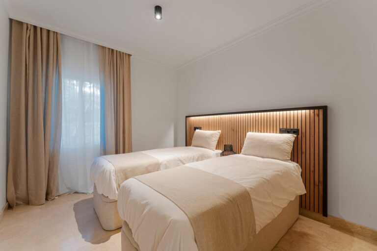 ae2e437b51b44167d4f74c324299326d - 15