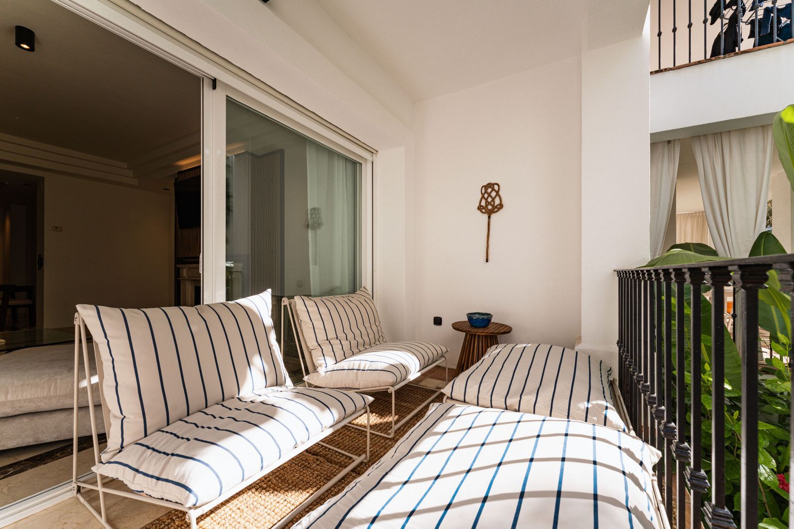 ae2e437b51b44167d4f74c324299326d - 7