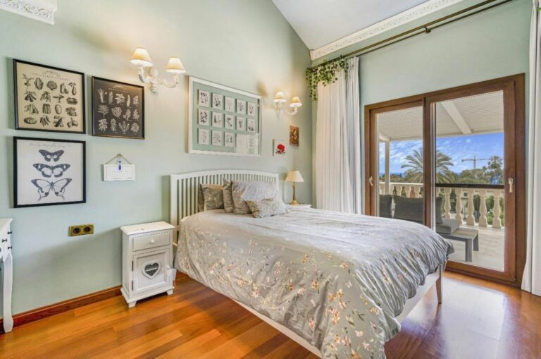 b071de3b02b8d2ad531405f2af9aef2e - 16