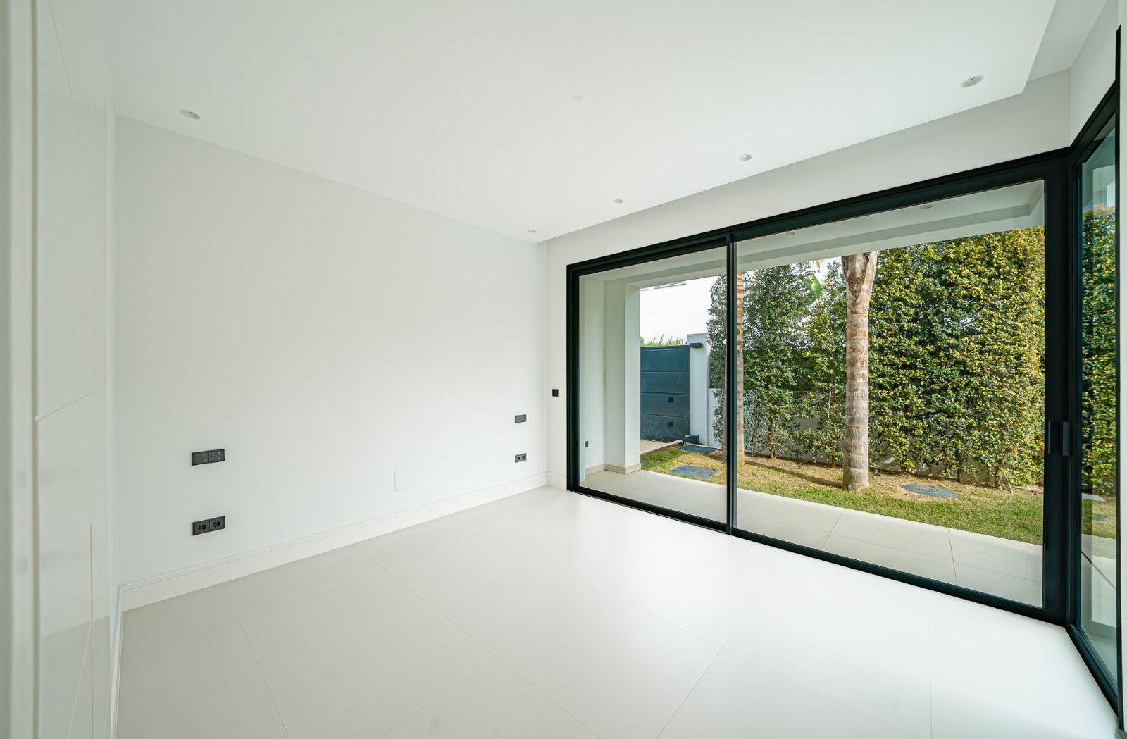 b1b909ce23f82f923fdba49c93f56c8e - 14