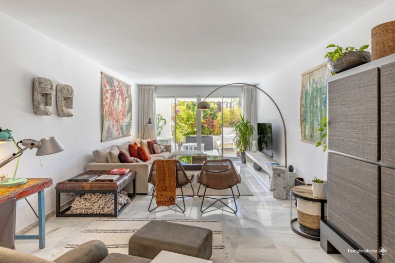 b2d9a91a76eb5ee46b130d8b8a8d5f27 - 12