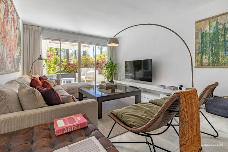 b2d9a91a76eb5ee46b130d8b8a8d5f27 - 15