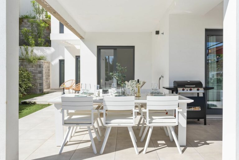 b495dd00644ee227bd6b43da77f8956a - 12