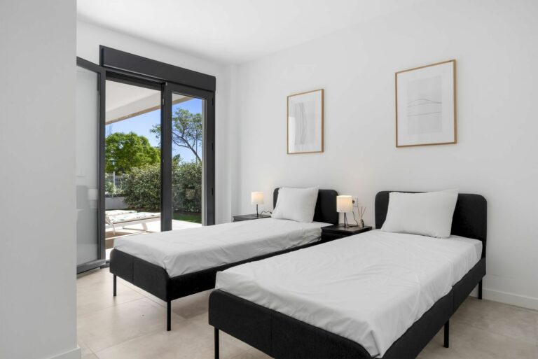 b495dd00644ee227bd6b43da77f8956a - 15