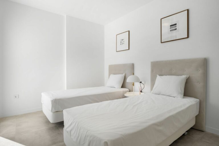 b495dd00644ee227bd6b43da77f8956a - 16