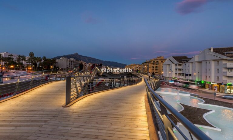 b538d7e8fb4bcc64566d74eb6fbd6bfd - 1