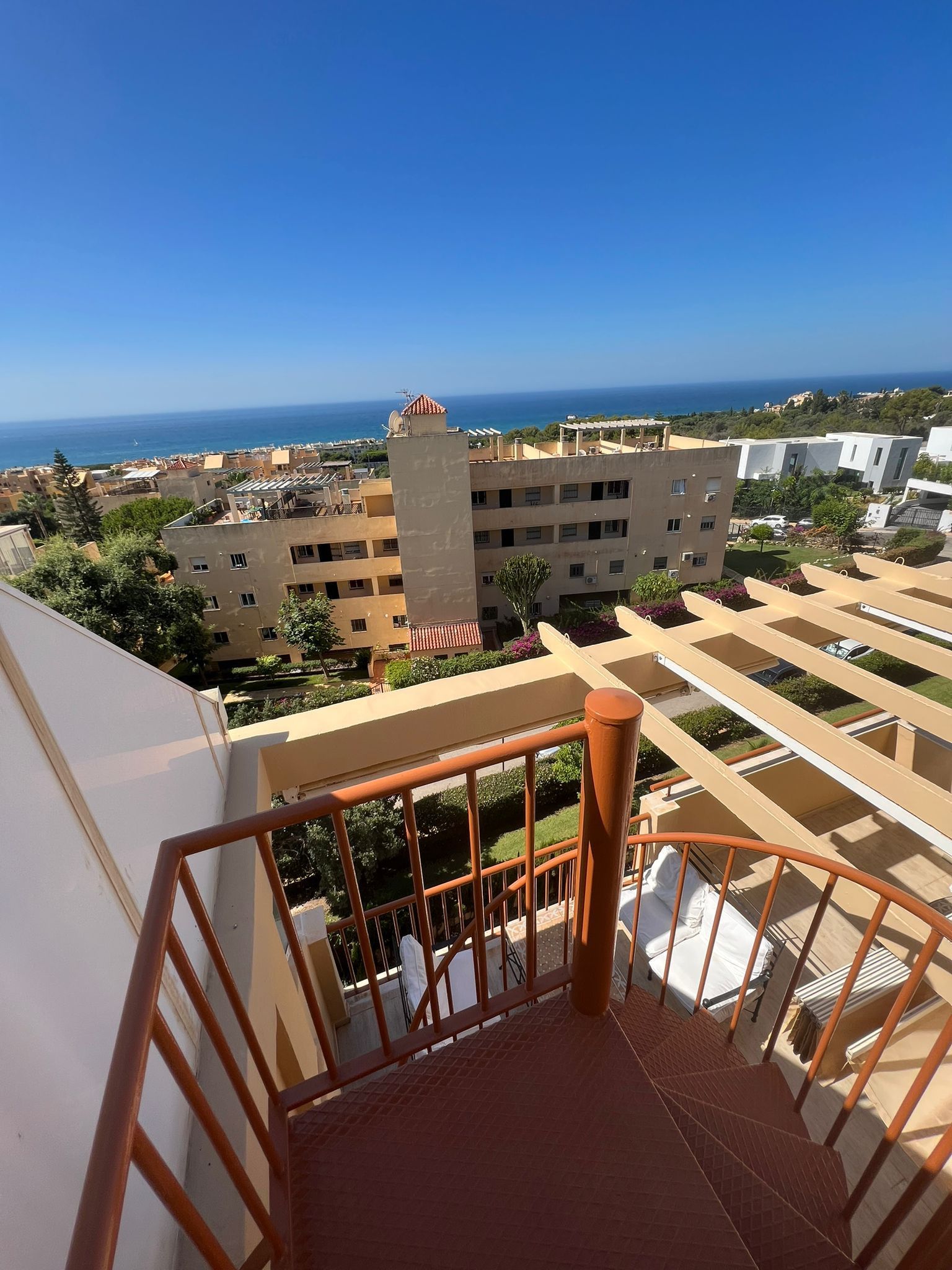 b896ac9f25b14ea6e59150239a58a1c4 - 12