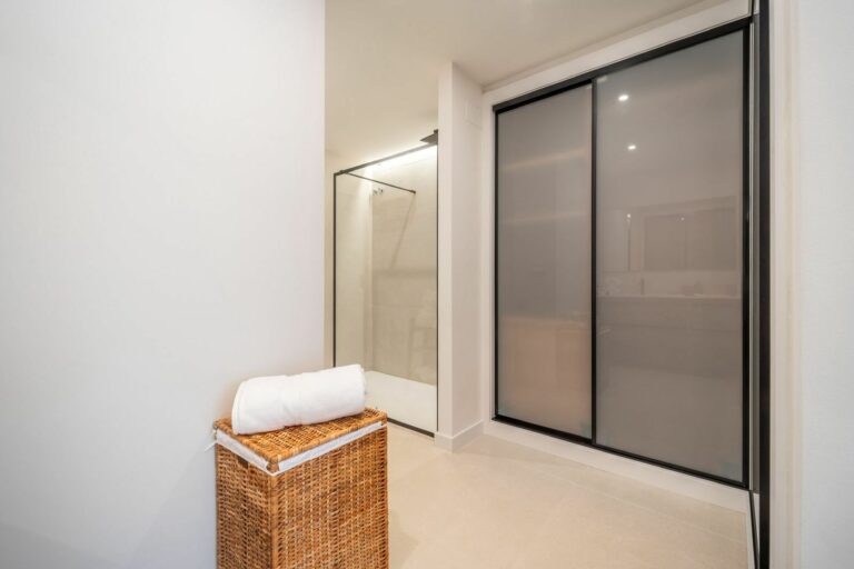 b98138ef80932be4a8f3c30a1c3827c1 - 9