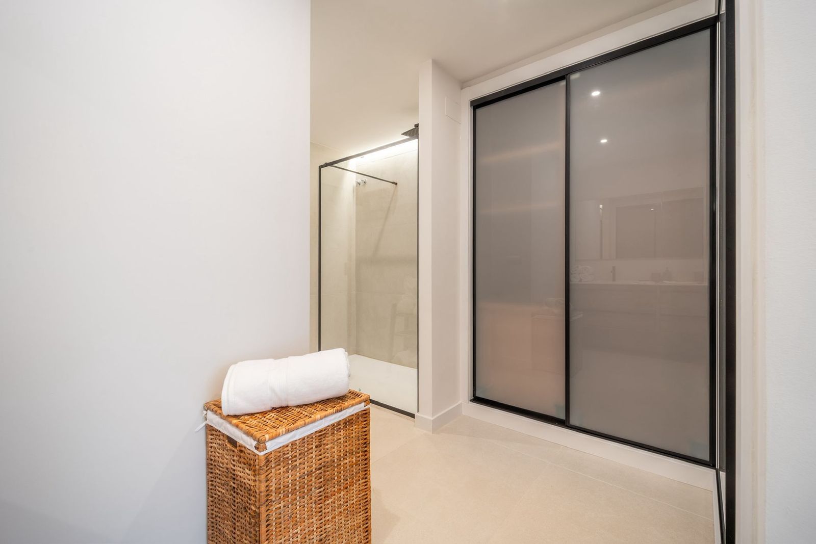 b98138ef80932be4a8f3c30a1c3827c1 - 9