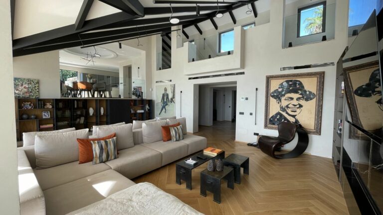 b9b22a974e27fb2d4a4064627c1de79e - 16