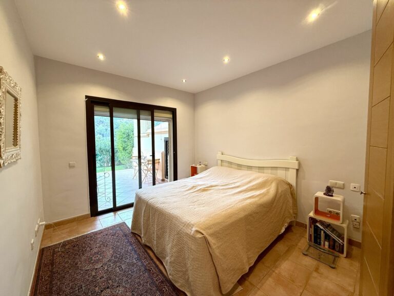 bbae08012f5a5a4249fc256e86c267be - 13