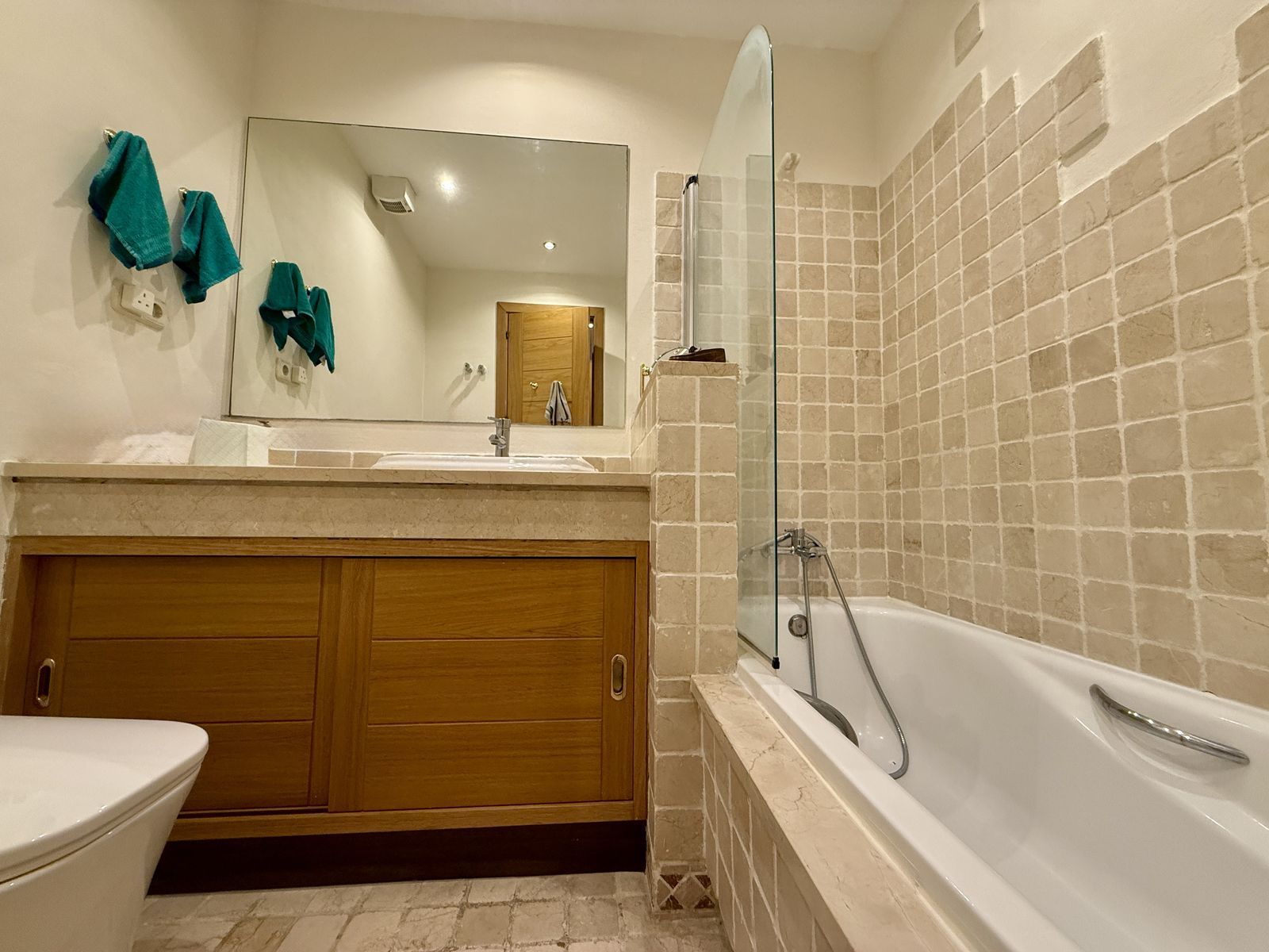 bbae08012f5a5a4249fc256e86c267be - 15