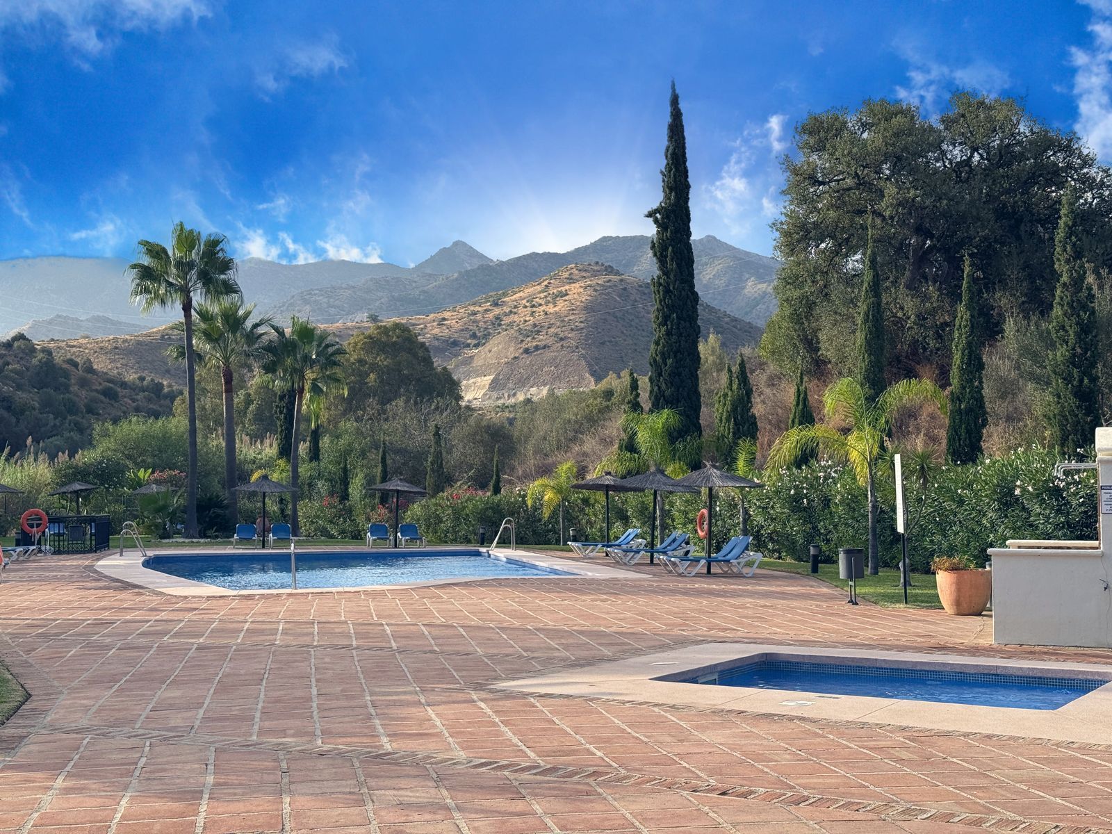 bbae08012f5a5a4249fc256e86c267be - 2