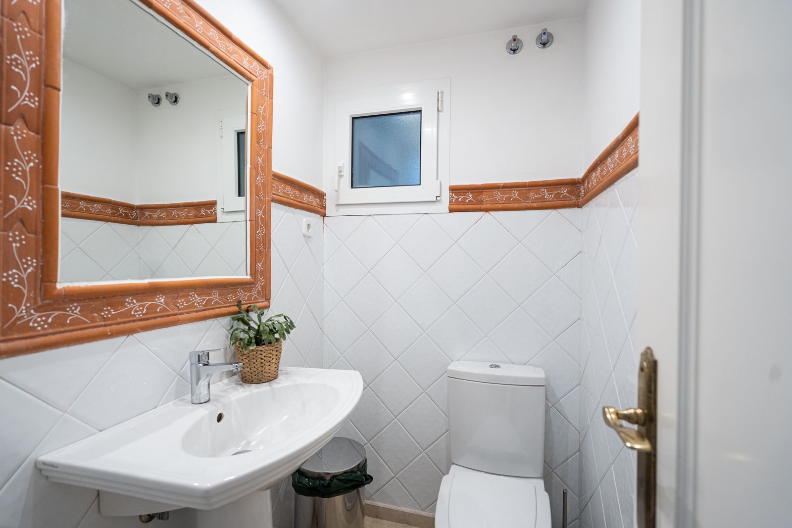 bbc17059b3056b85fe937b04a8a195fc - 12