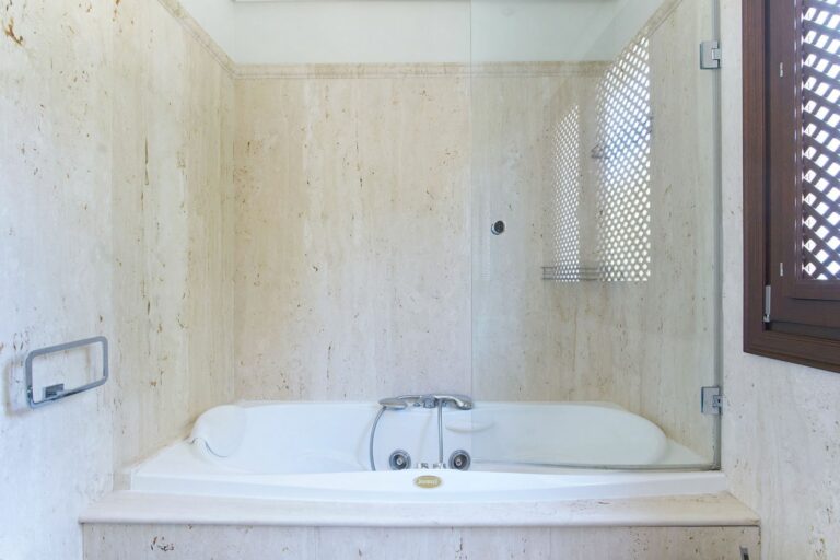 bc11d156d441d4727e27007915e43189 - 14