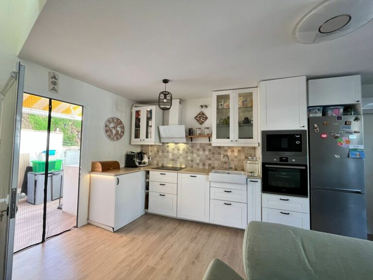 c14186540b0a8d7c2b1e76ebb8207f94 - 2