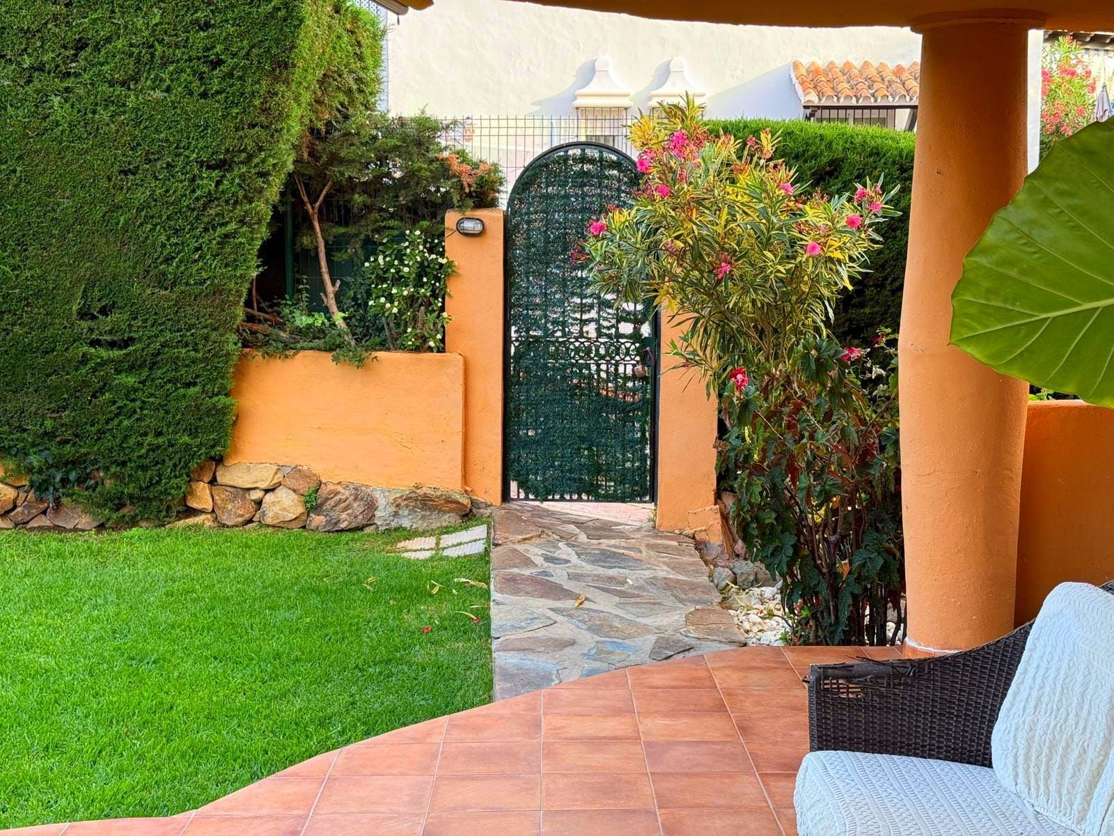 c1b67f33520cde09b0e318de28b7979c - 15