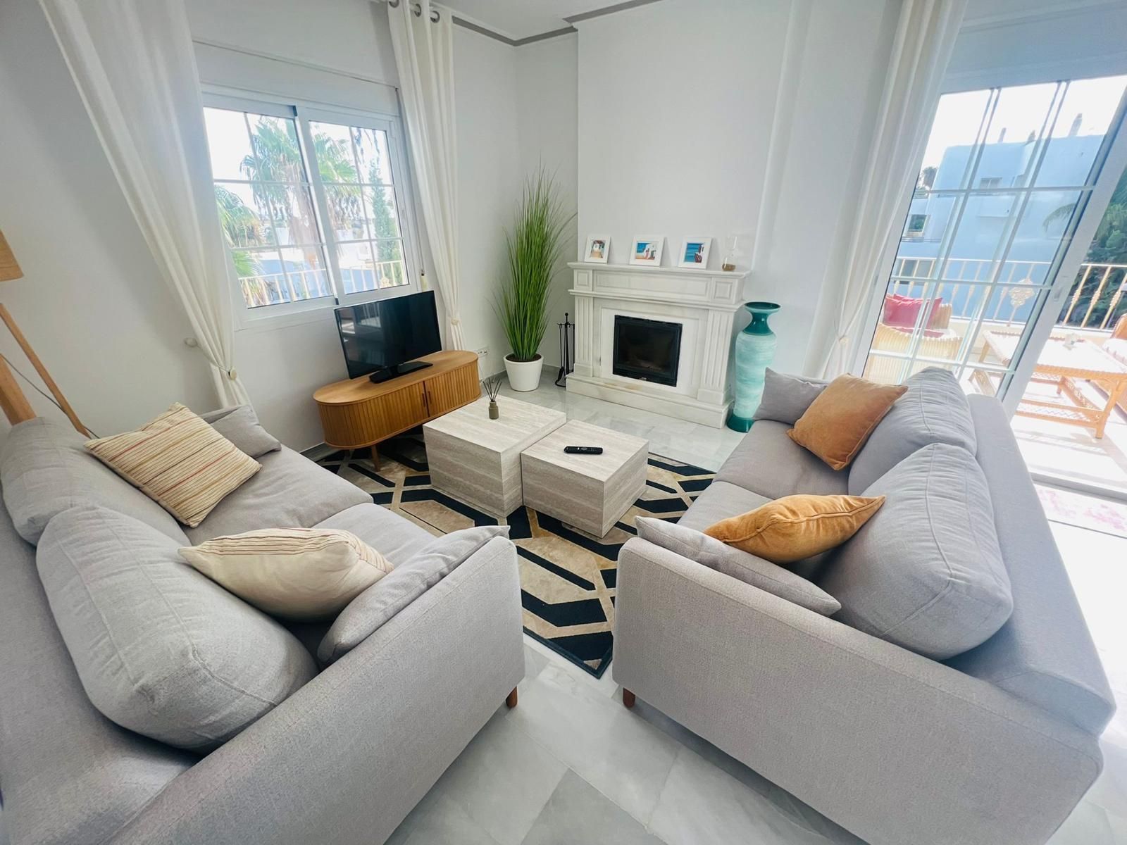 c40a32bafe661dae846a03282d708c99 - 3