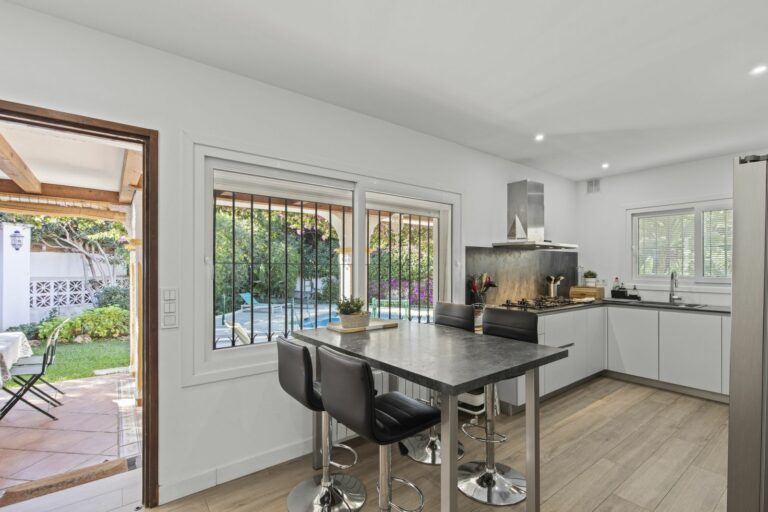 c43c5a82fb64ec2706bcb645dd85a5f9 - 13