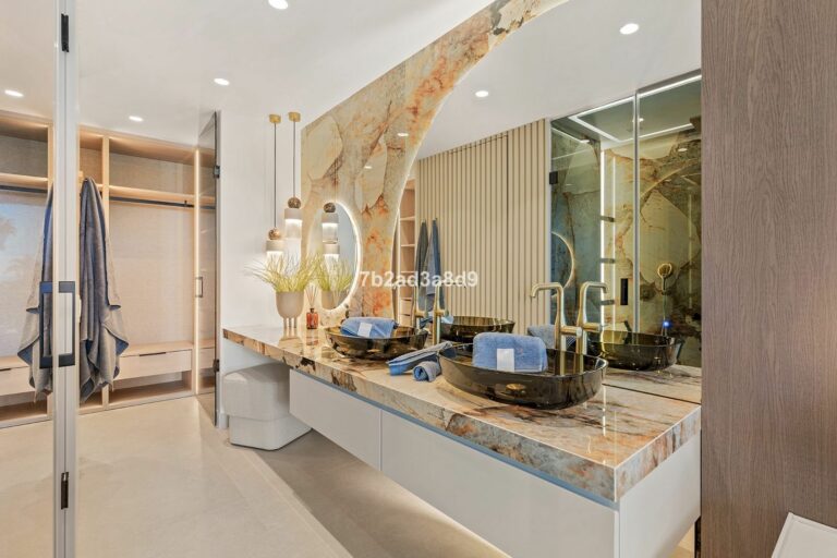 c7e706016c8bfcb86d97357a121d6ff5 - 14