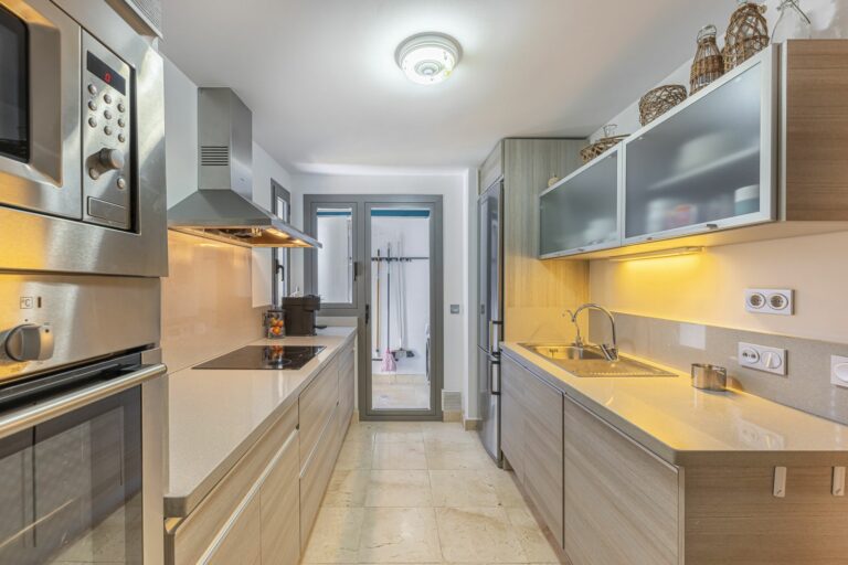 c7e8de19a5da9b0972796a9e4e8eeb0e - 13