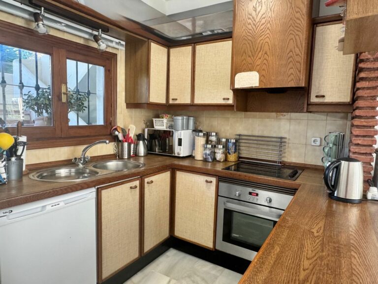 c86e996a7b9b96613de48b3287a8c733 - 12