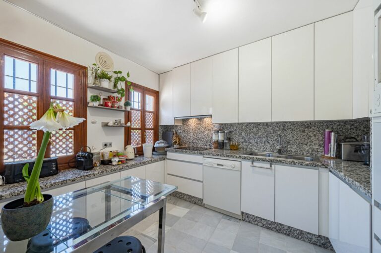 c8736a99dba4faa4087278d7589a0154 - 12