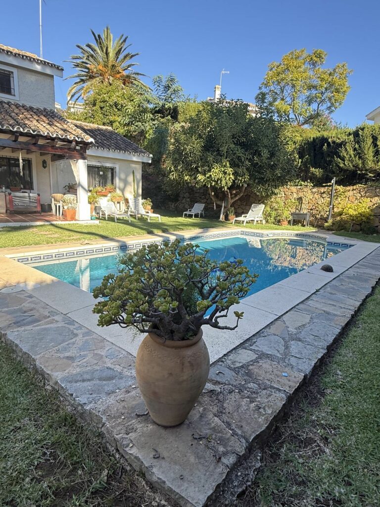 c92fce87d7dd8d49f82d9bc97d51358d - 11