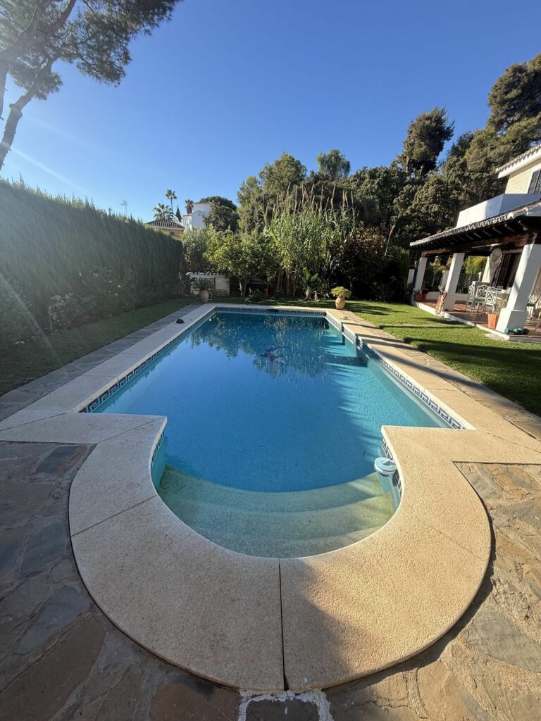 c92fce87d7dd8d49f82d9bc97d51358d - 6