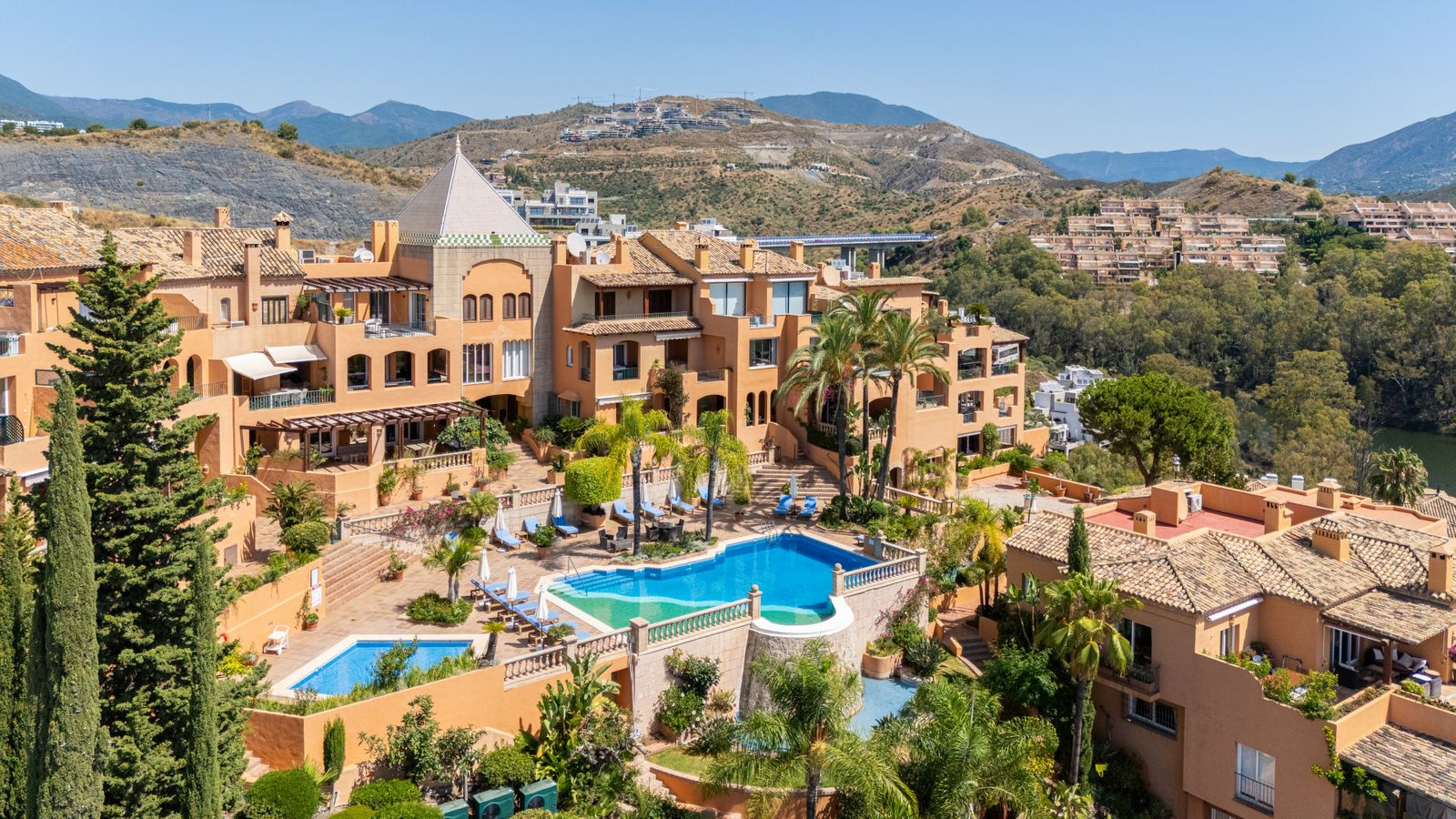 ca0e403b554068a5b262516ce2f8658f - 1