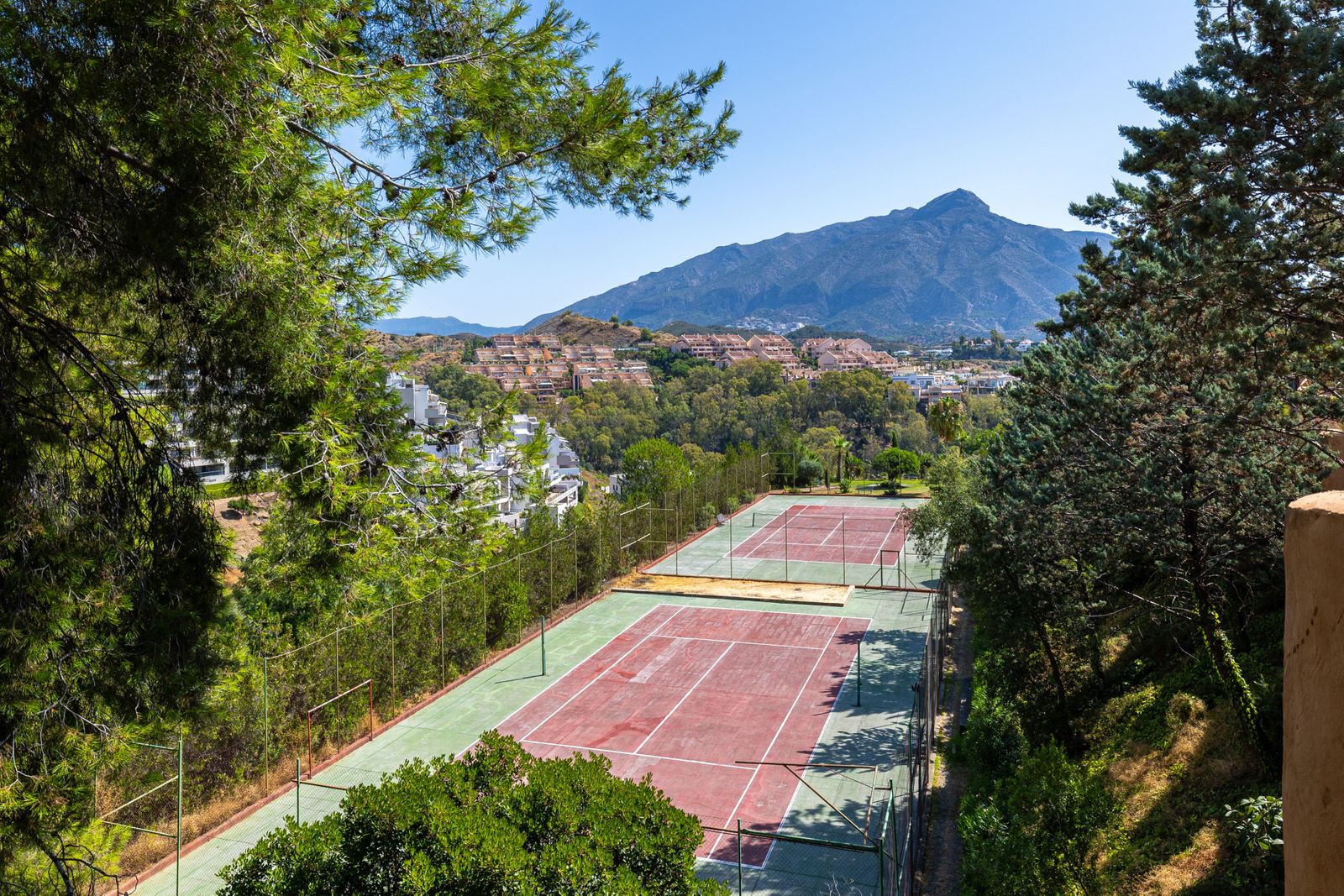 ca0e403b554068a5b262516ce2f8658f - 10