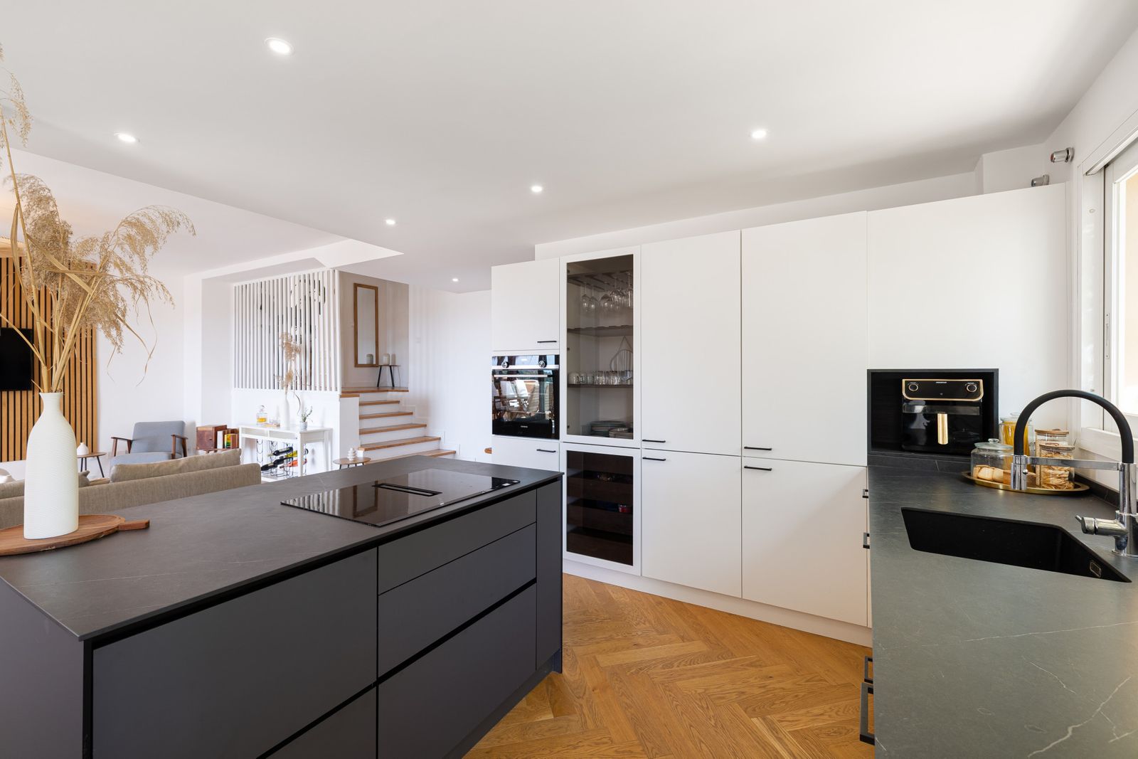 ca0e403b554068a5b262516ce2f8658f - 12