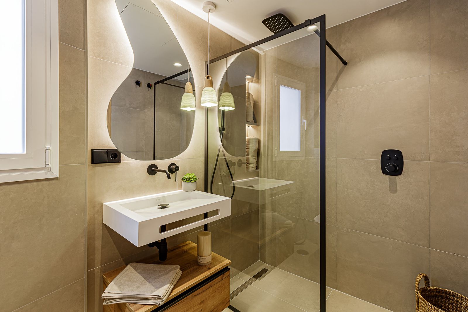 cab0cac89019782bd5631e03ca75f4a0 - 12