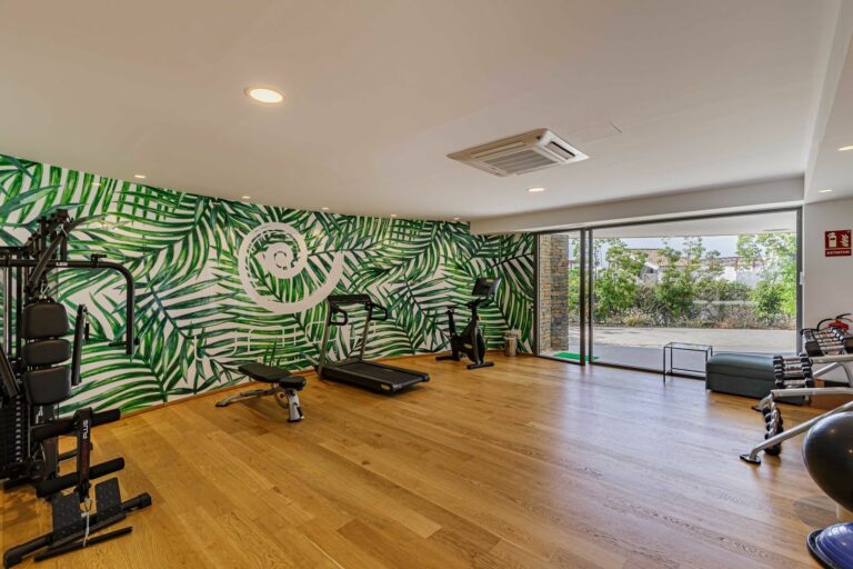 caff26847a82a8fd4fa849f96bae85bc - 12