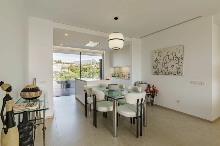 caff26847a82a8fd4fa849f96bae85bc - 4