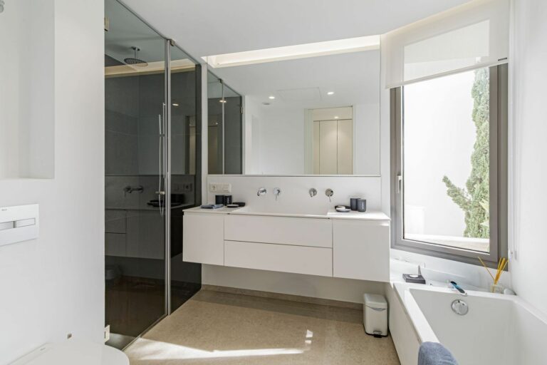 caff26847a82a8fd4fa849f96bae85bc - 7