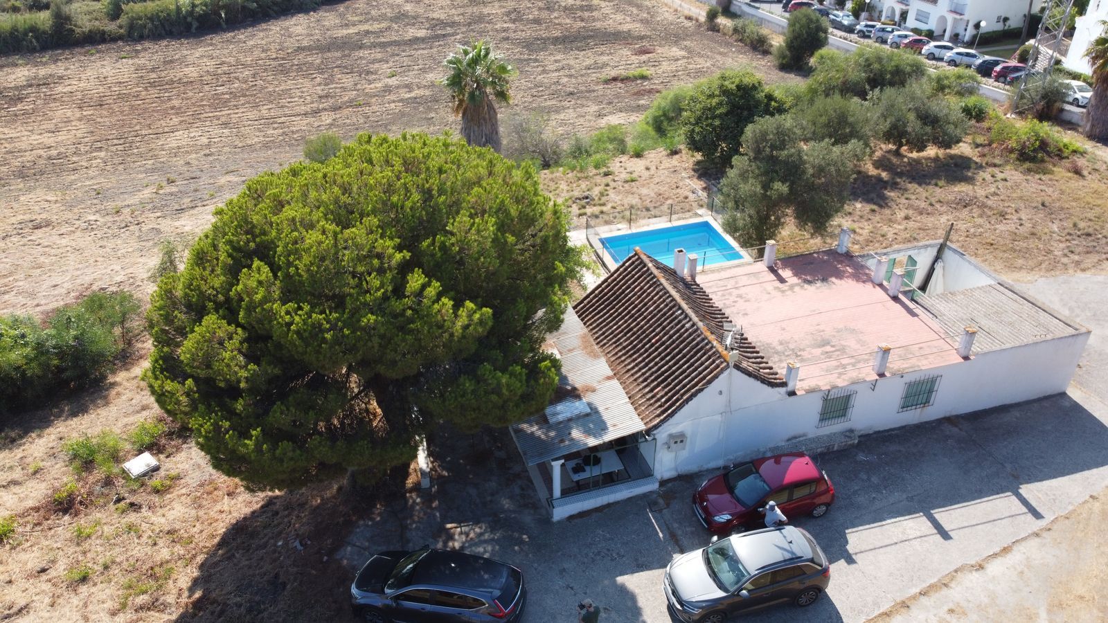 cee42c09b858dc7c7c034373513bec00 - 14