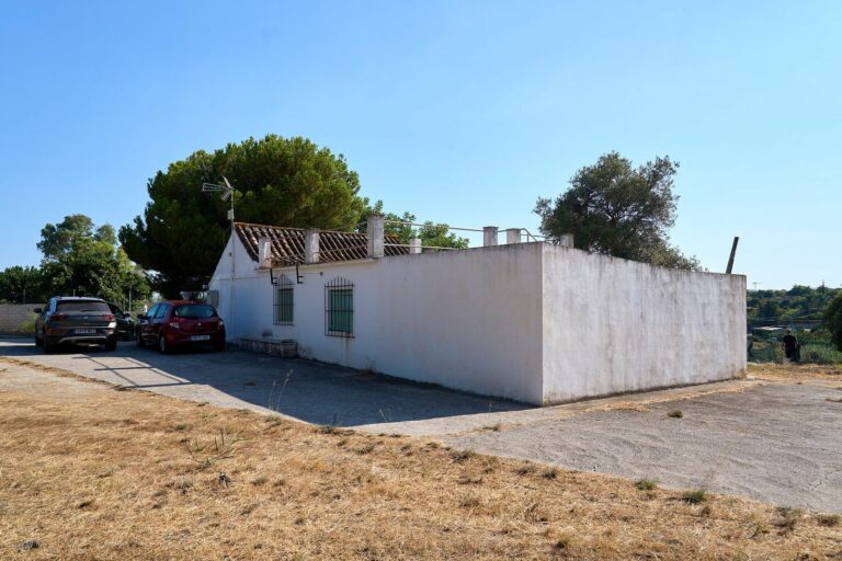 cee42c09b858dc7c7c034373513bec00 - 4