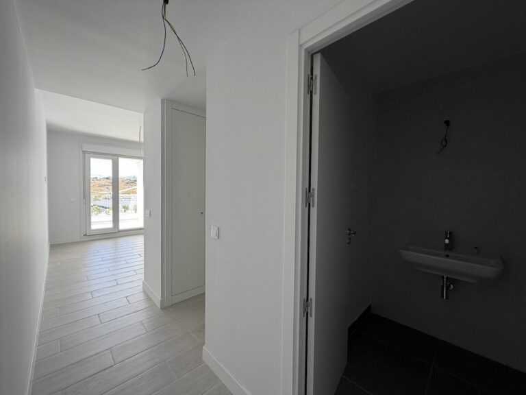 d8e184877a7e14fd0d5249f9e182a3a4 - 16