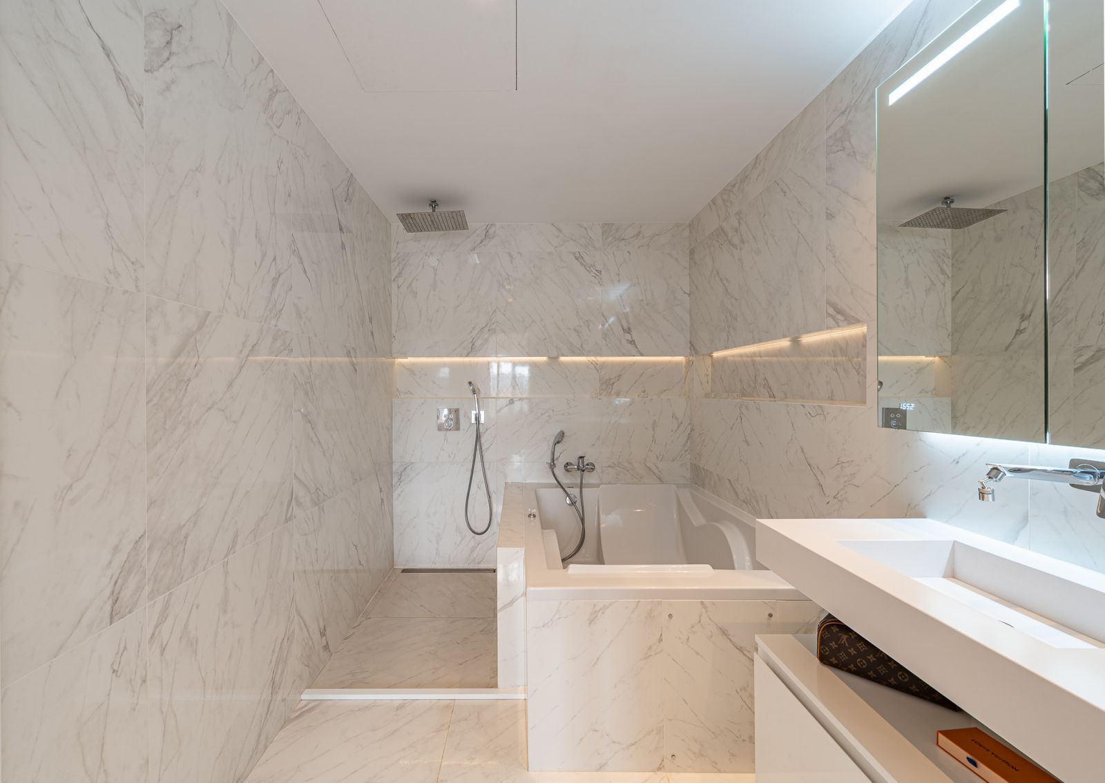 dc9445e13fef08c927fe12bdb2a8715d - 13