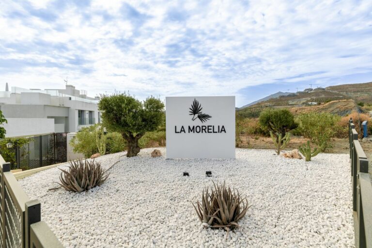 ddc55a6c5e9b9480ed6e243ac2f9a09b - 11