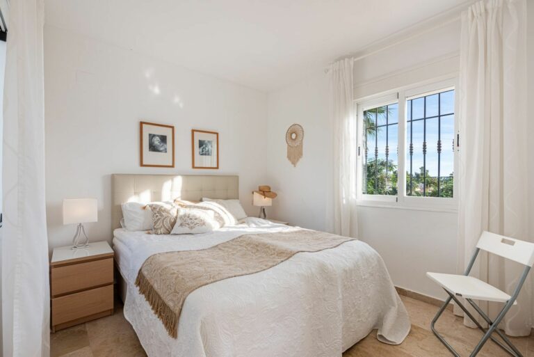 de05329b64c4322b8b40df7cc0fe6c74 - 12