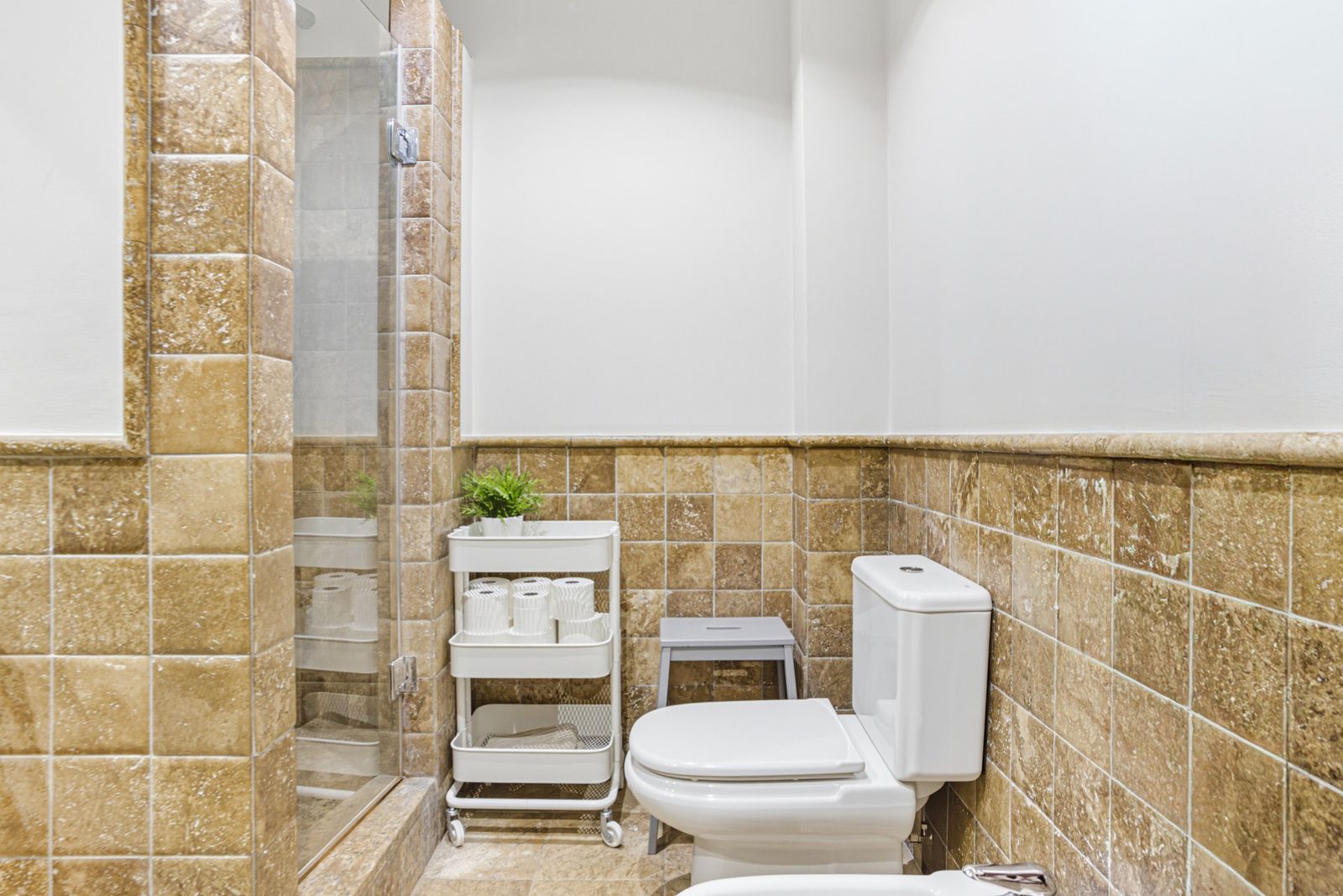 e08748936c069d2639585186495a2f51 - 16